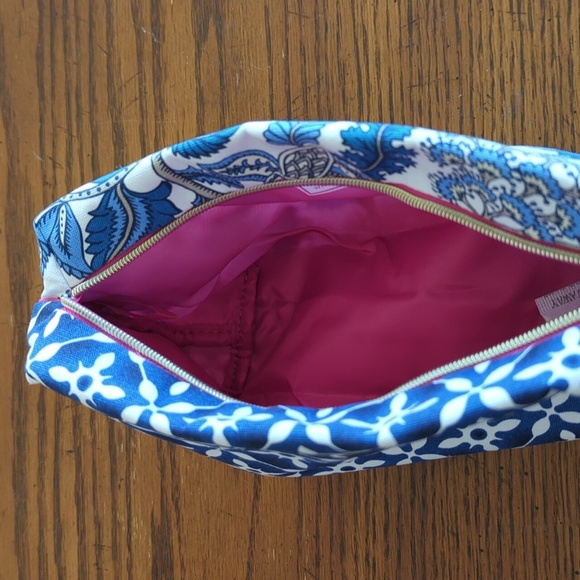 Estee Lauder Cosmetics/ Accessories Bag - Picture 4 of 5